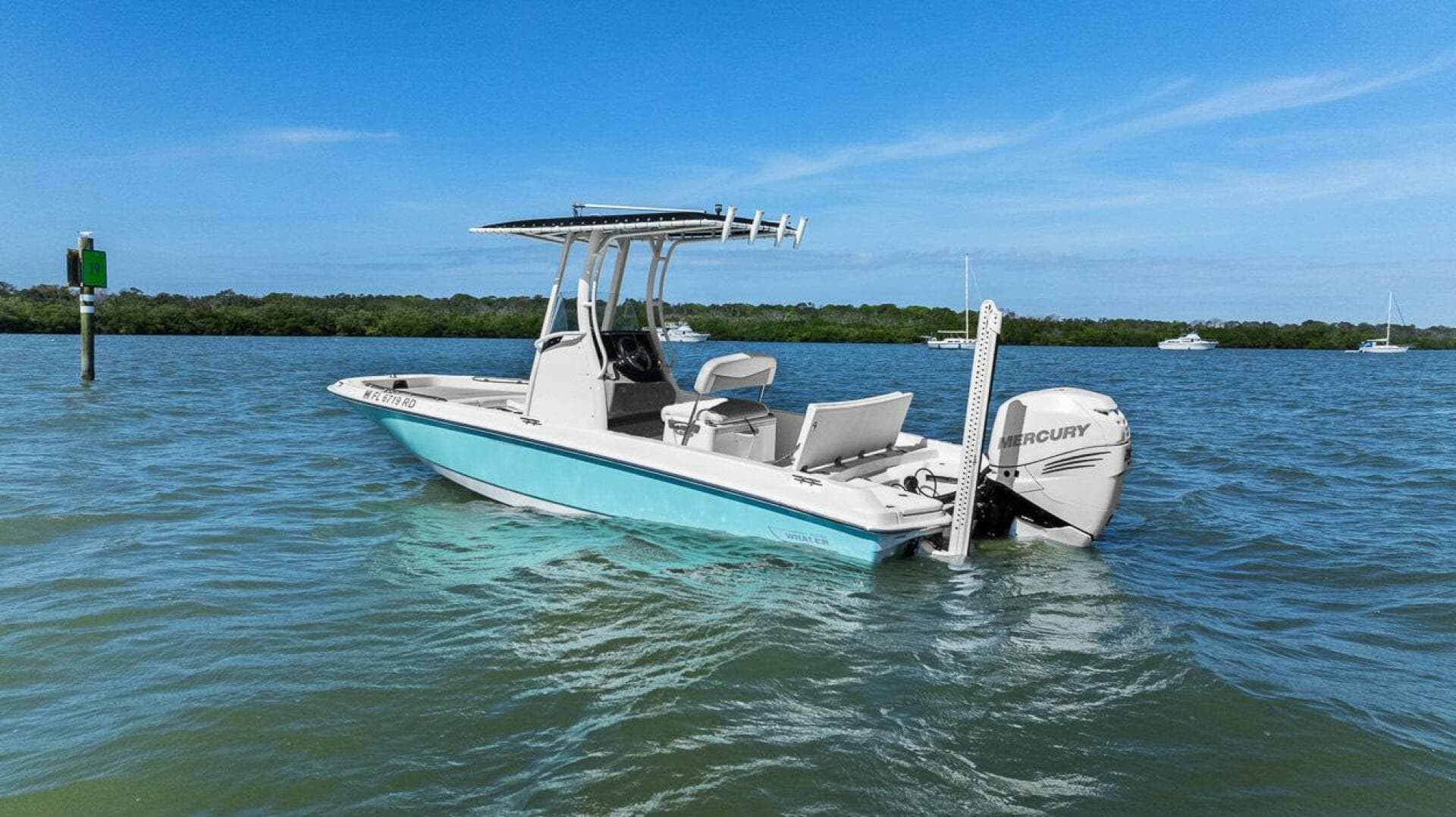 2016 Boston Whaler 210 Dauntless — photo 10