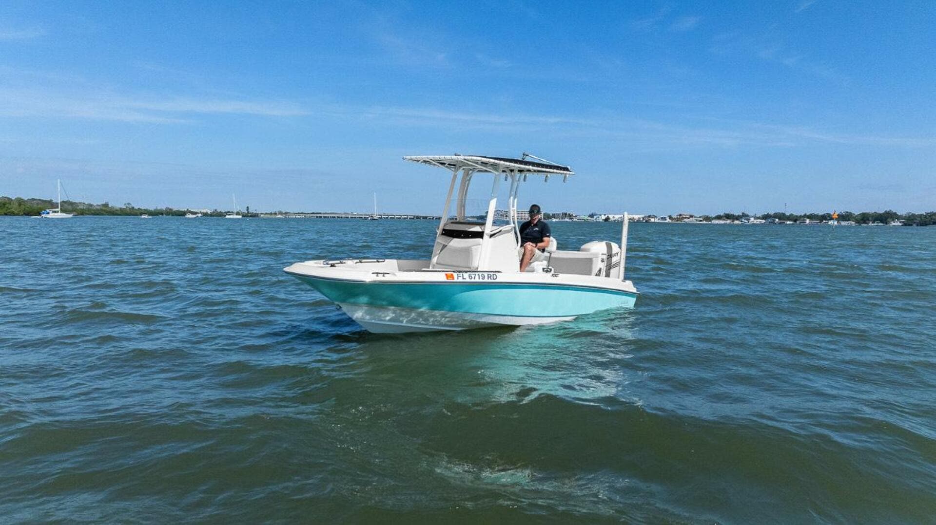 2016 Boston Whaler 210 Dauntless — photo 9