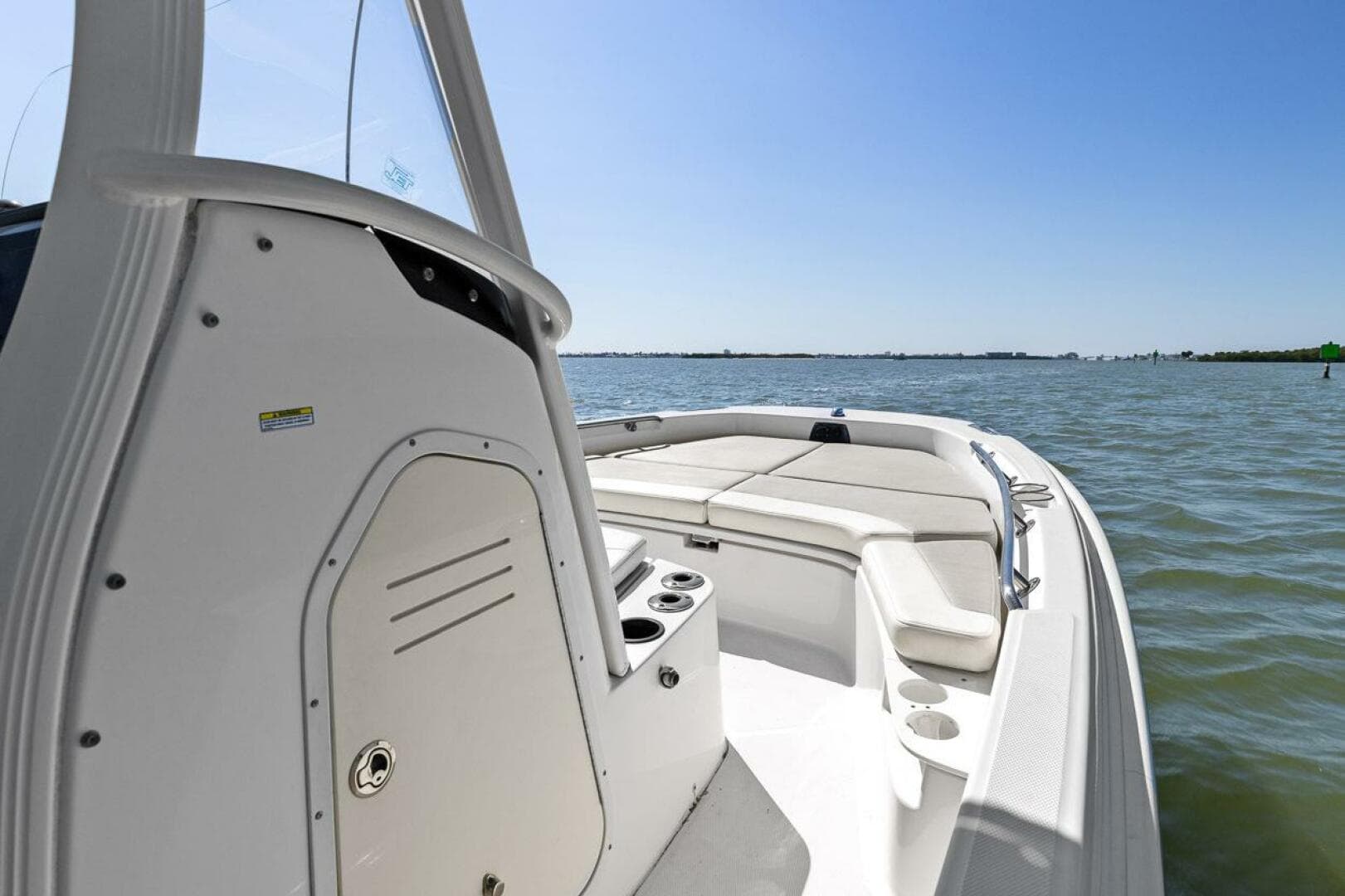 2016 Boston Whaler 210 Dauntless — photo 19