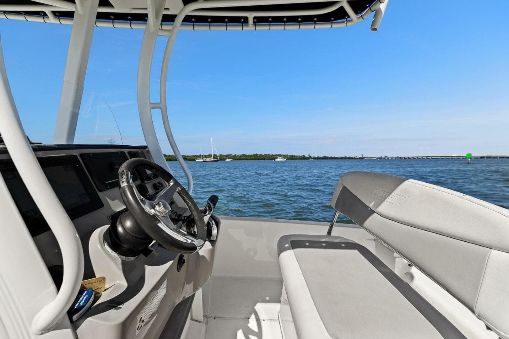 2016 Boston Whaler 210 Dauntless — photo 21