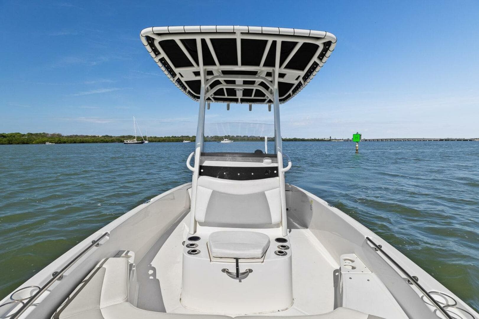 2016 Boston Whaler 210 Dauntless — photo 20