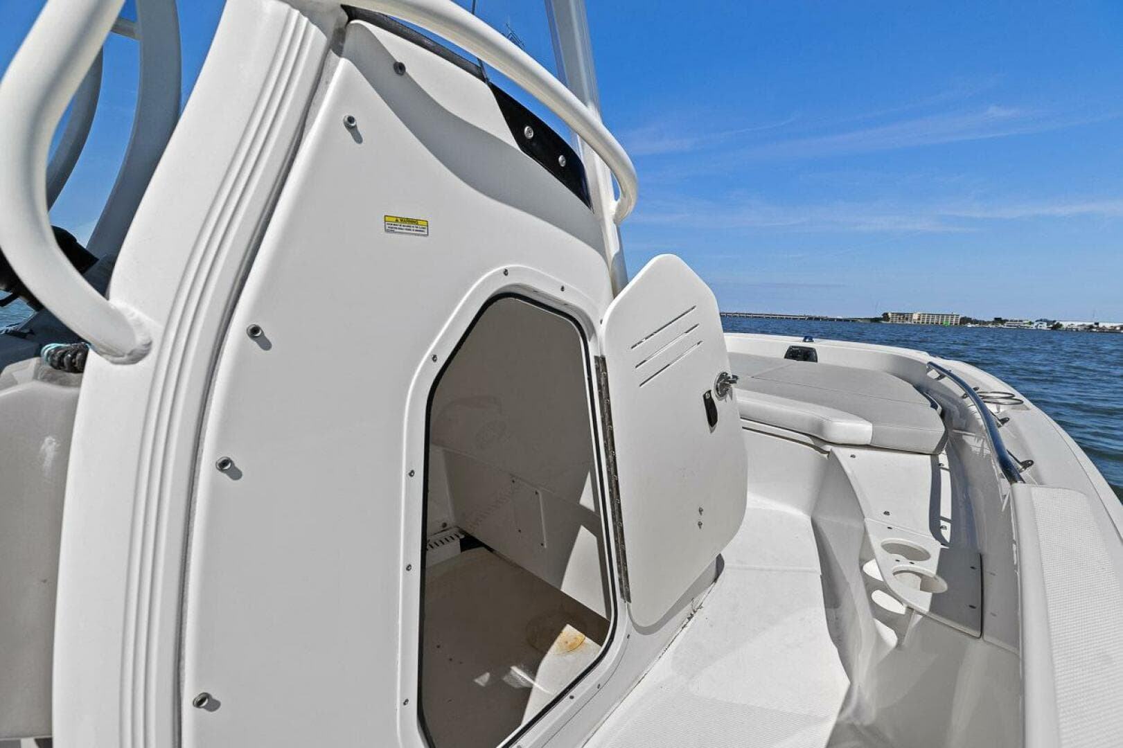 2016 Boston Whaler 210 Dauntless — photo 28