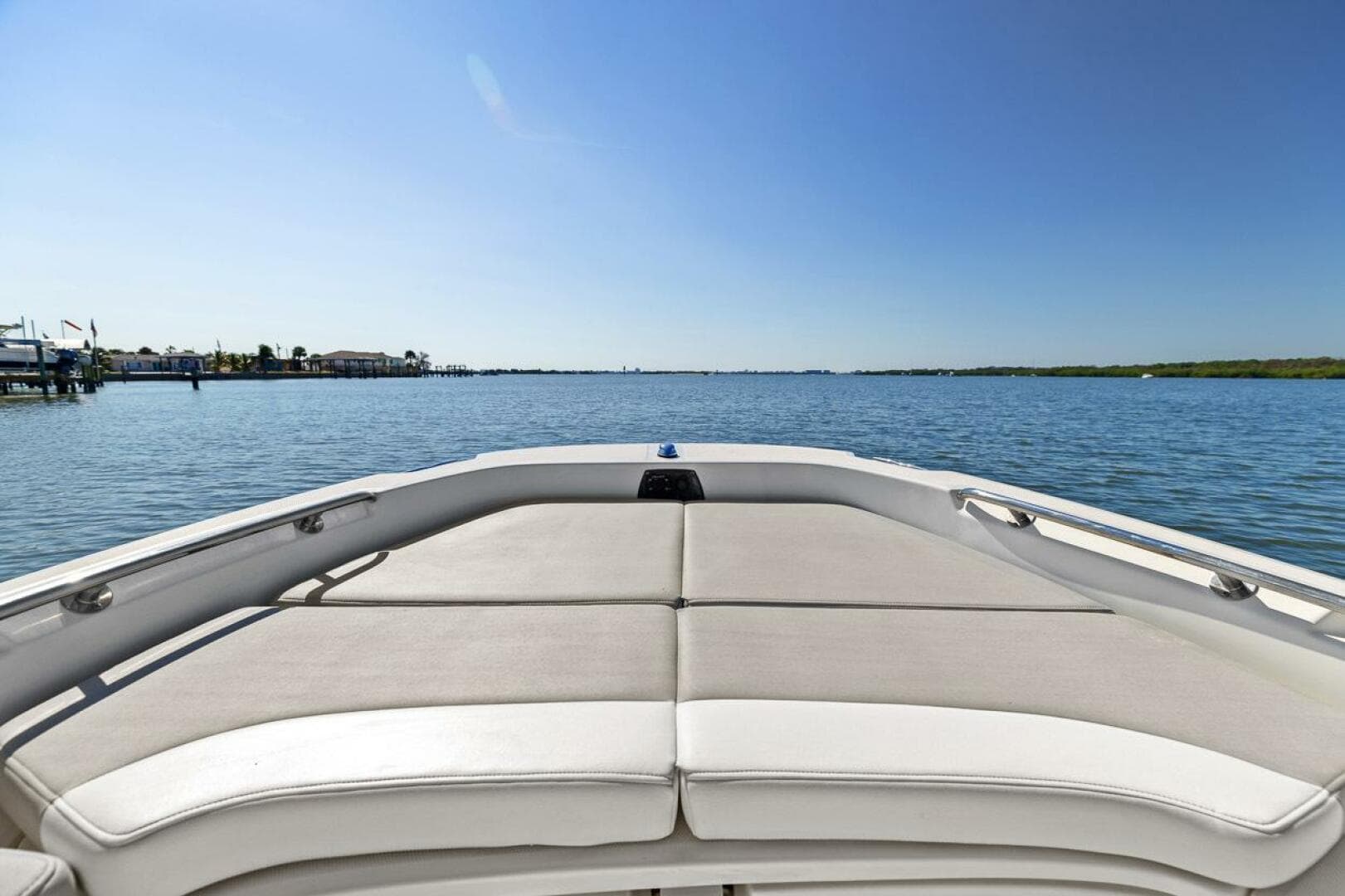 2016 Boston Whaler 210 Dauntless — photo 4