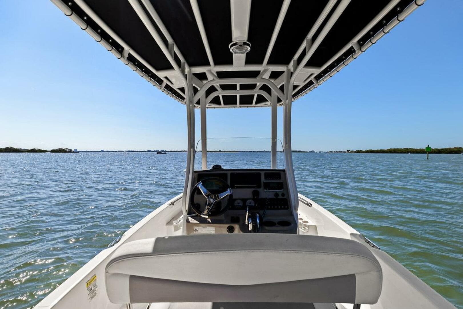 2016 Boston Whaler 210 Dauntless — photo 22