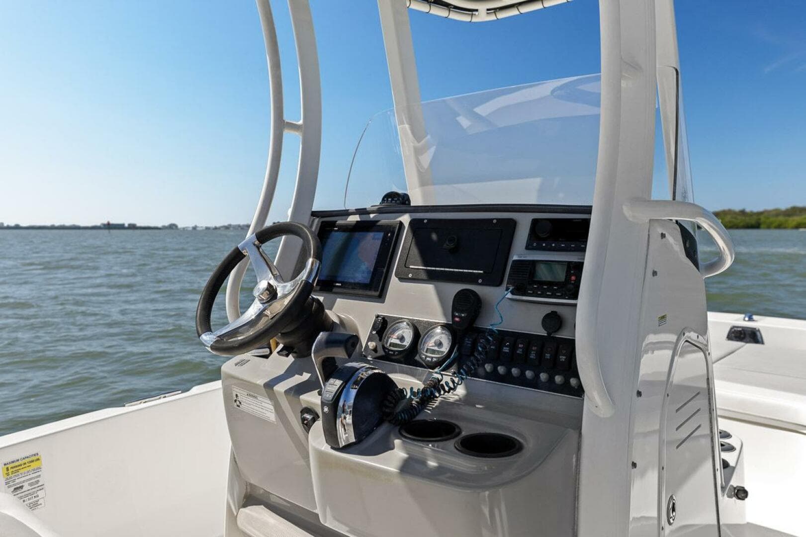 2016 Boston Whaler 210 Dauntless — photo 3