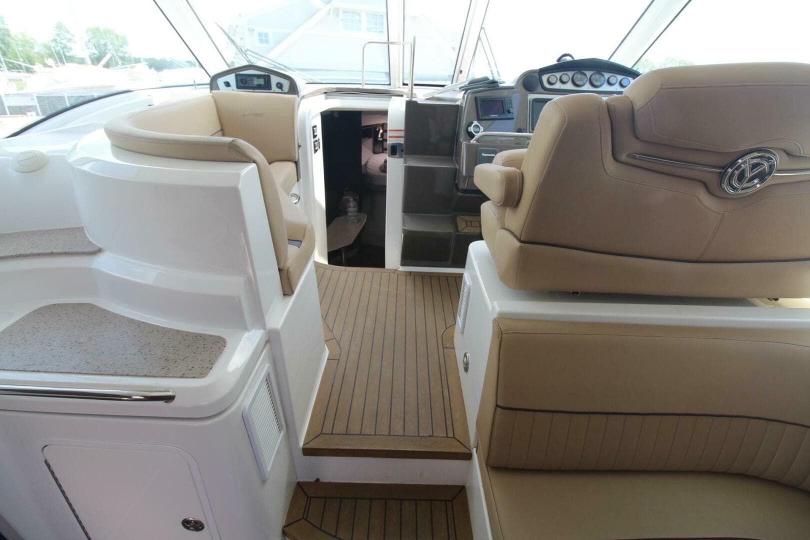 2013 Cruisers Yachts 430 Sports Coupe — photo 8