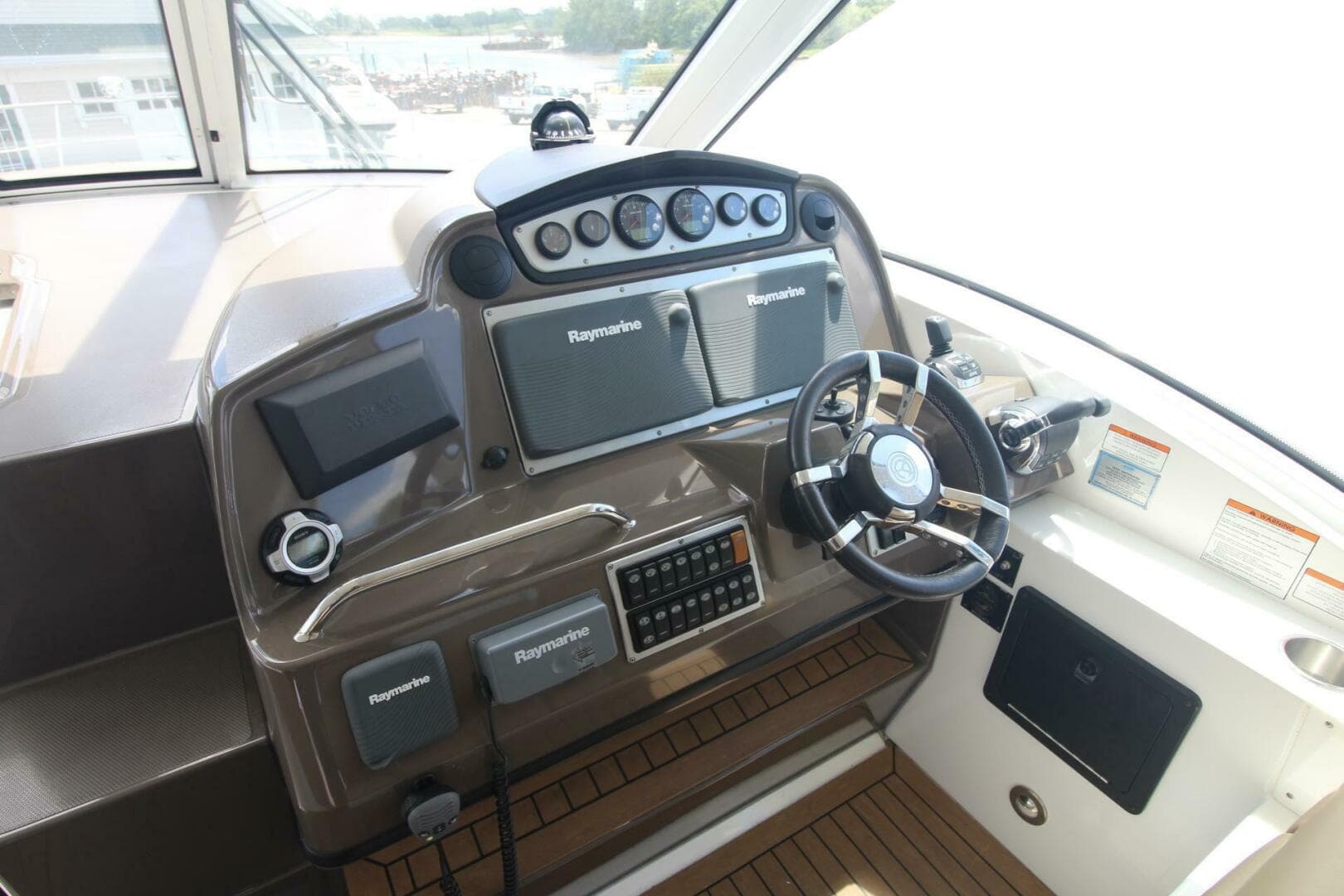 2013 Cruisers Yachts 430 Sports Coupe — photo 4
