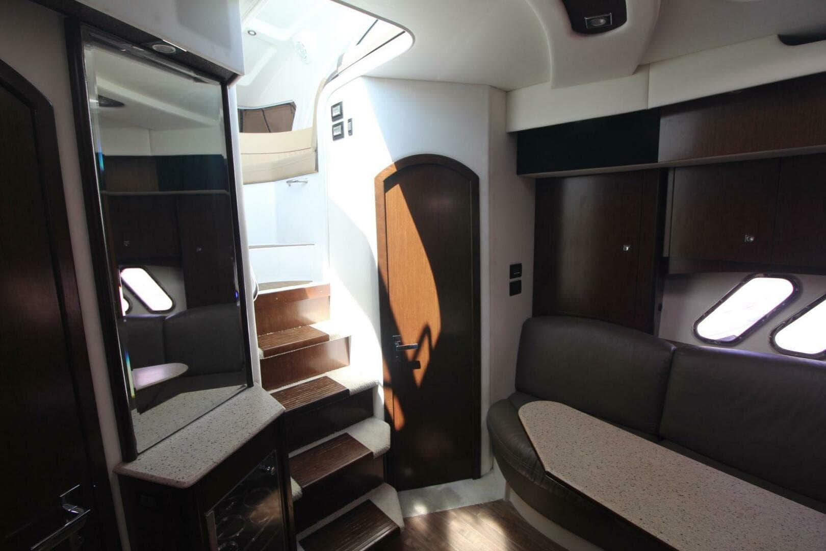 2013 Cruisers Yachts 430 Sports Coupe — photo 13