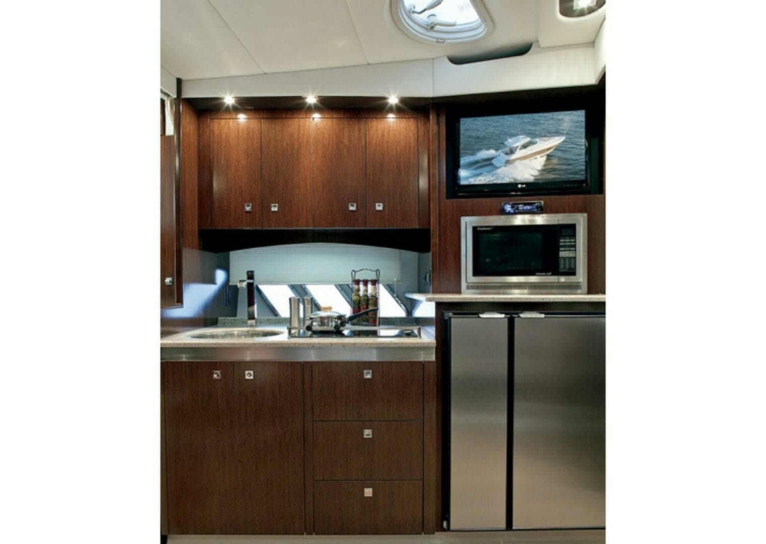 2013 Cruisers Yachts 430 Sports Coupe — photo 24
