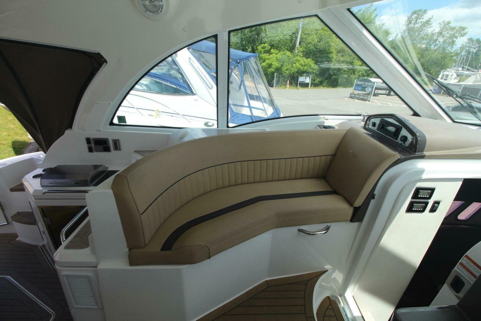 2013 Cruisers Yachts 430 Sports Coupe — photo 5