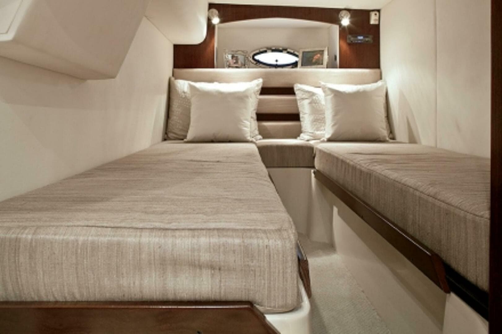 2013 Cruisers Yachts 430 Sports Coupe — photo 25