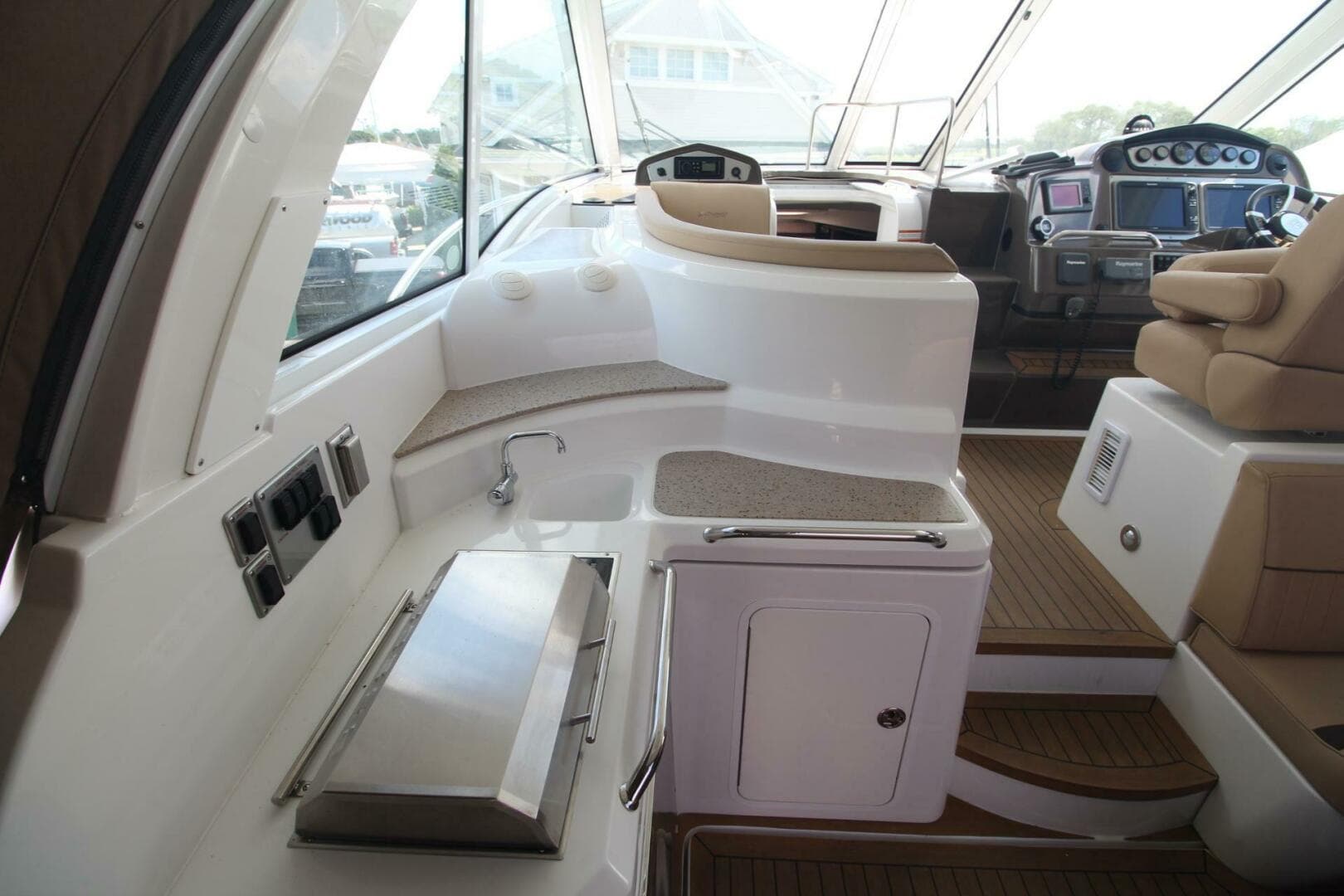 2013 Cruisers Yachts 430 Sports Coupe — photo 10
