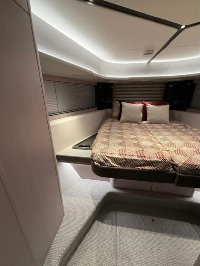 2025 Sunseeker 55 Predator — photo 16