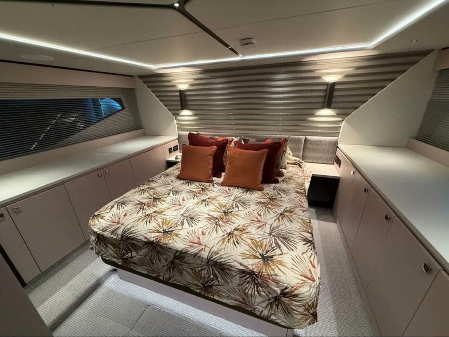 2025 Sunseeker 55 Predator — photo 10