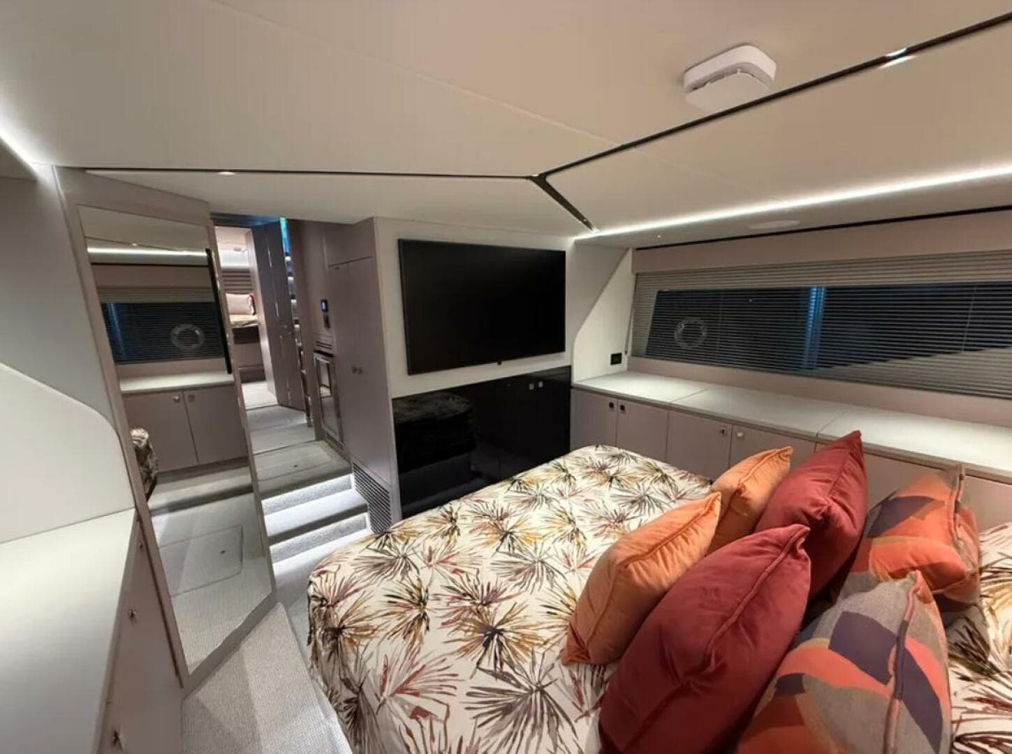 2025 Sunseeker 55 Predator — photo 11