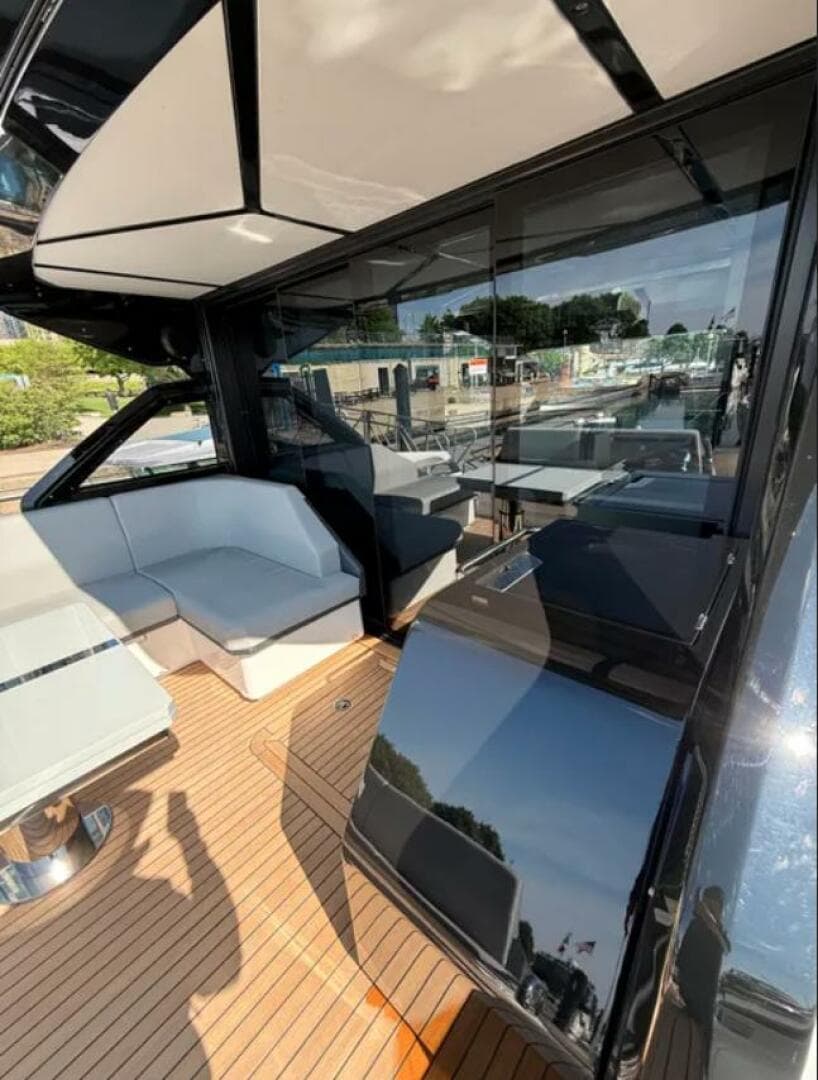 2025 Sunseeker 55 Predator — photo 31