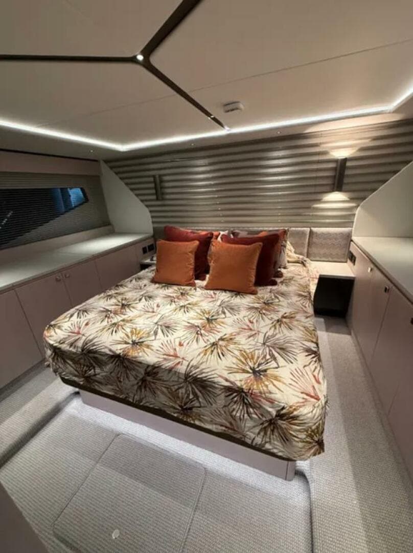 2025 Sunseeker 55 Predator — photo 9