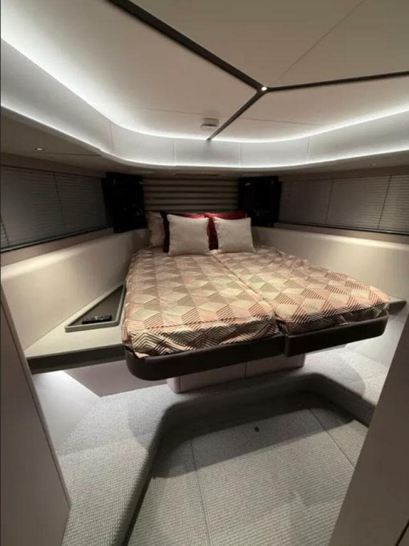 2025 Sunseeker 55 Predator — photo 17