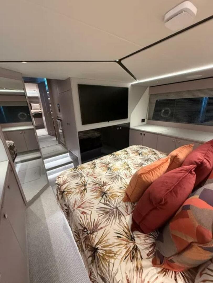 2025 Sunseeker 55 Predator — photo 12