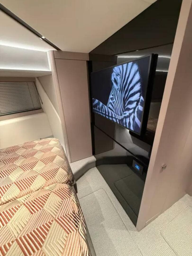 2025 Sunseeker 55 Predator — photo 18