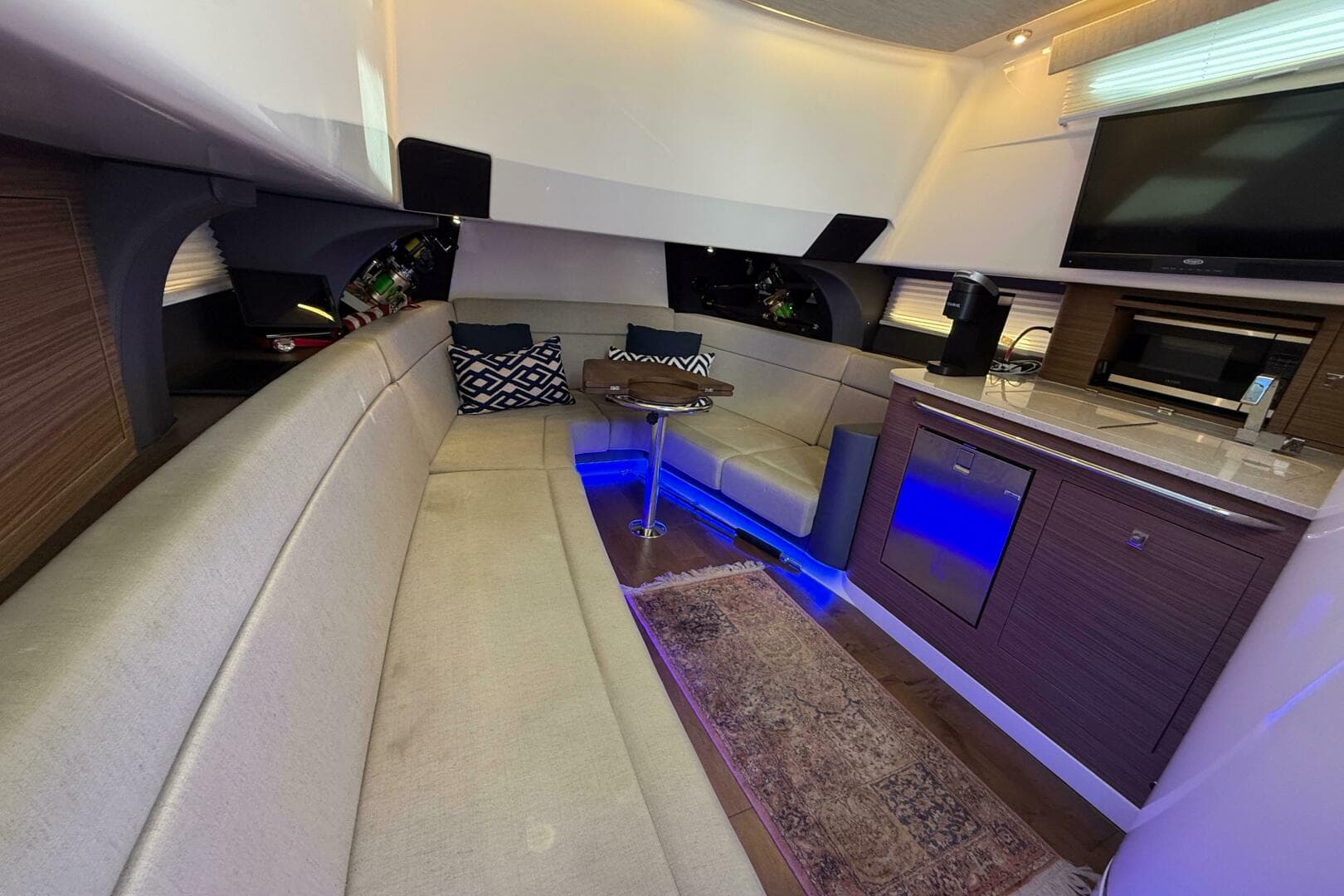 2020 Boston Whaler 420 Outrage — photo 12