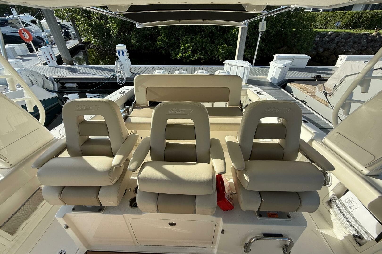 2020 Boston Whaler 420 Outrage — photo 8