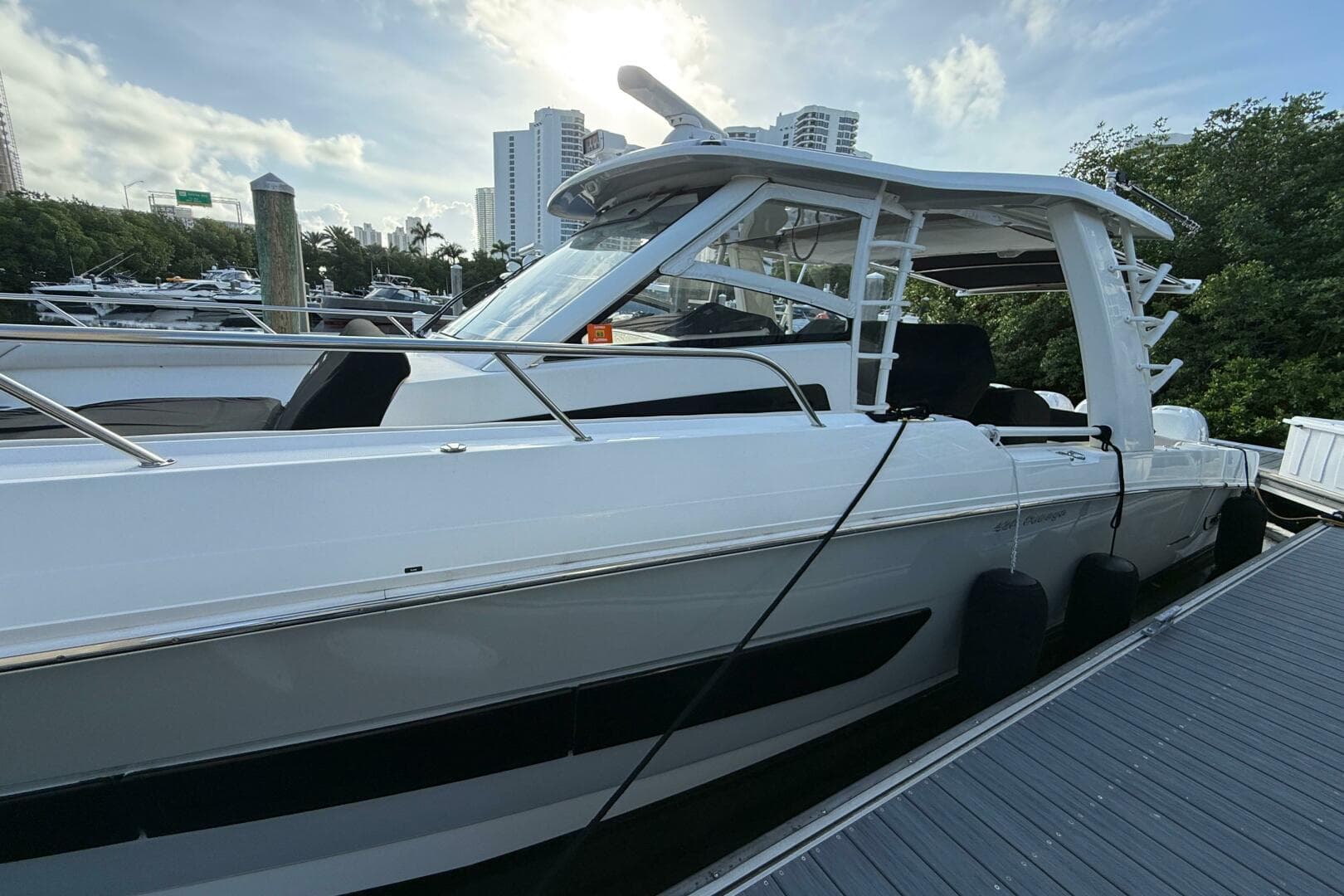 2020 Boston Whaler 420 Outrage — photo 3