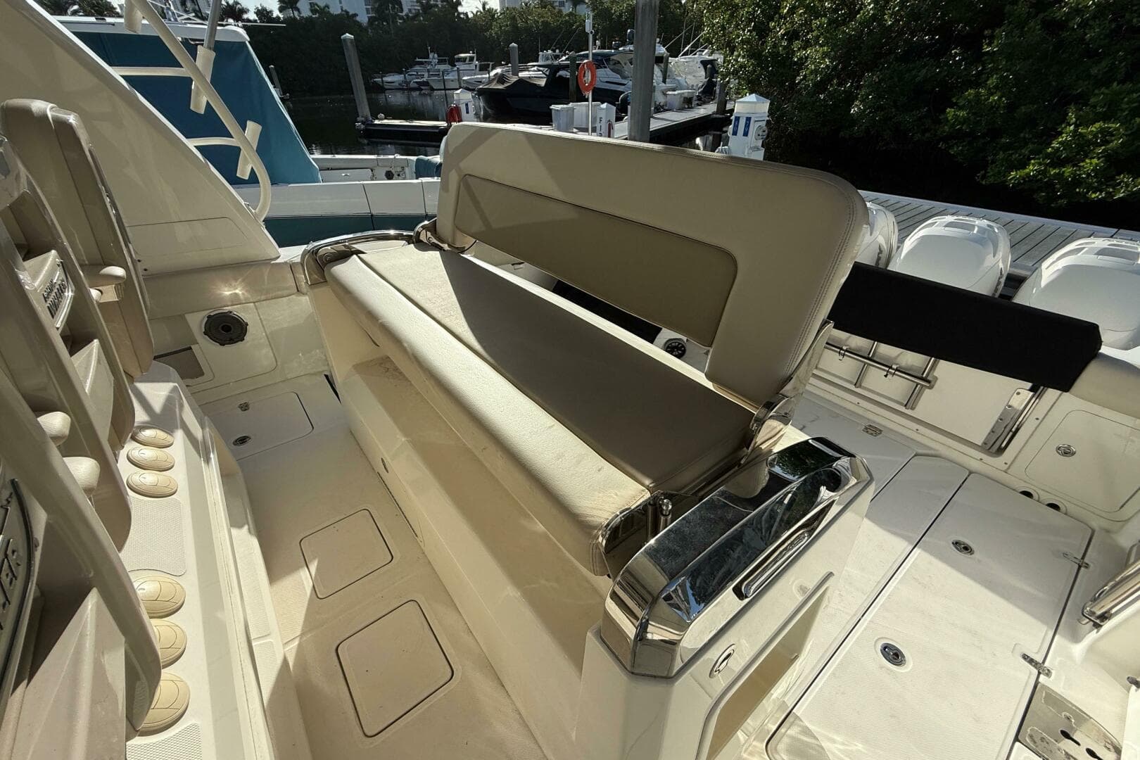 2020 Boston Whaler 420 Outrage — photo 11