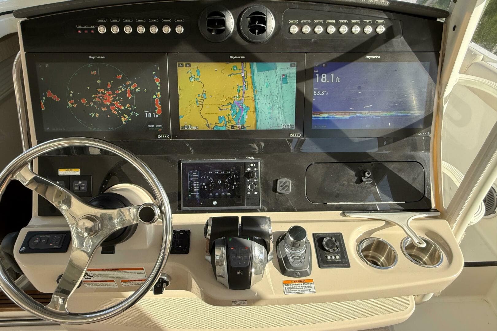 2020 Boston Whaler 420 Outrage — photo 7