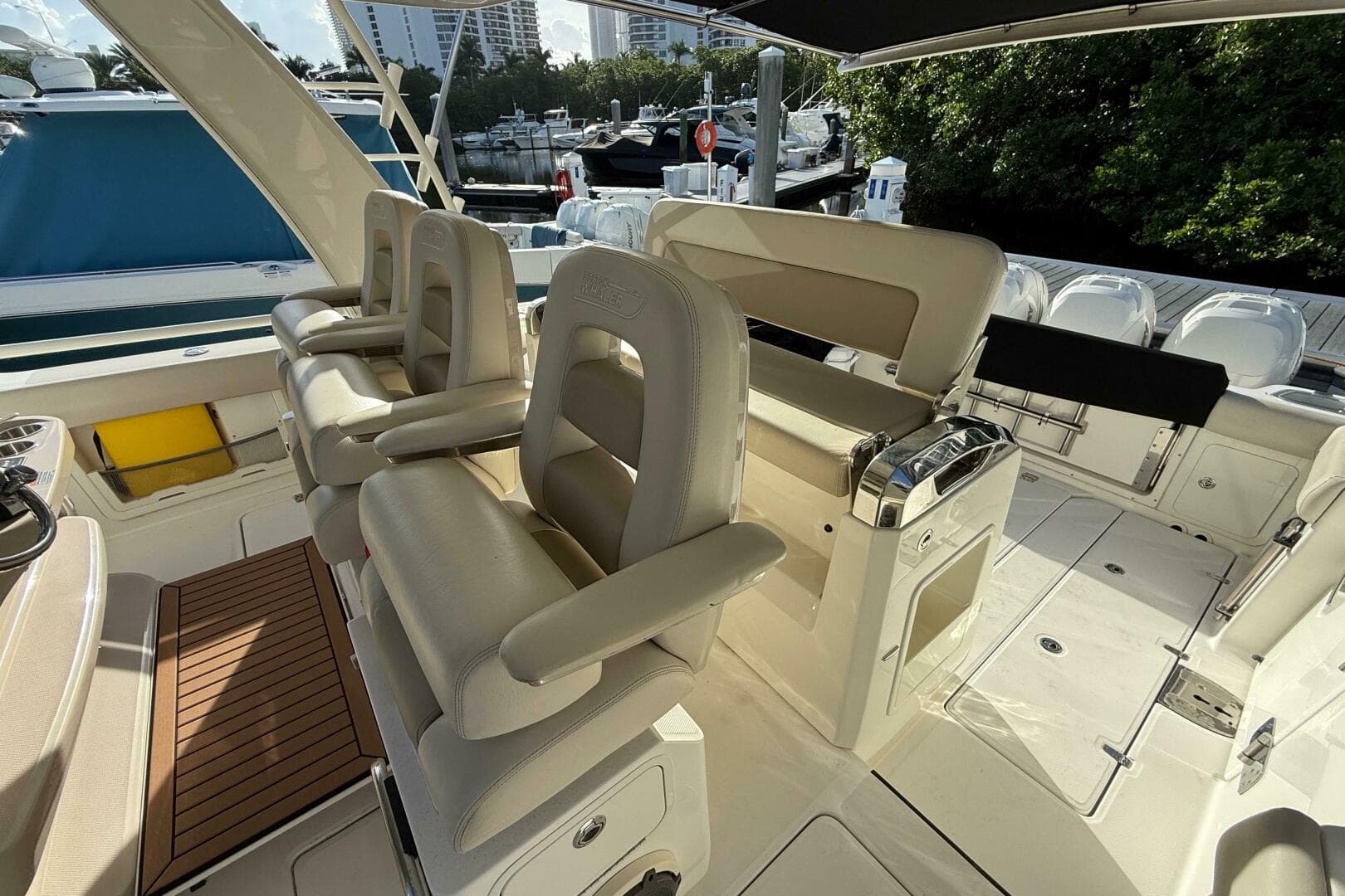 2020 Boston Whaler 420 Outrage — photo 9