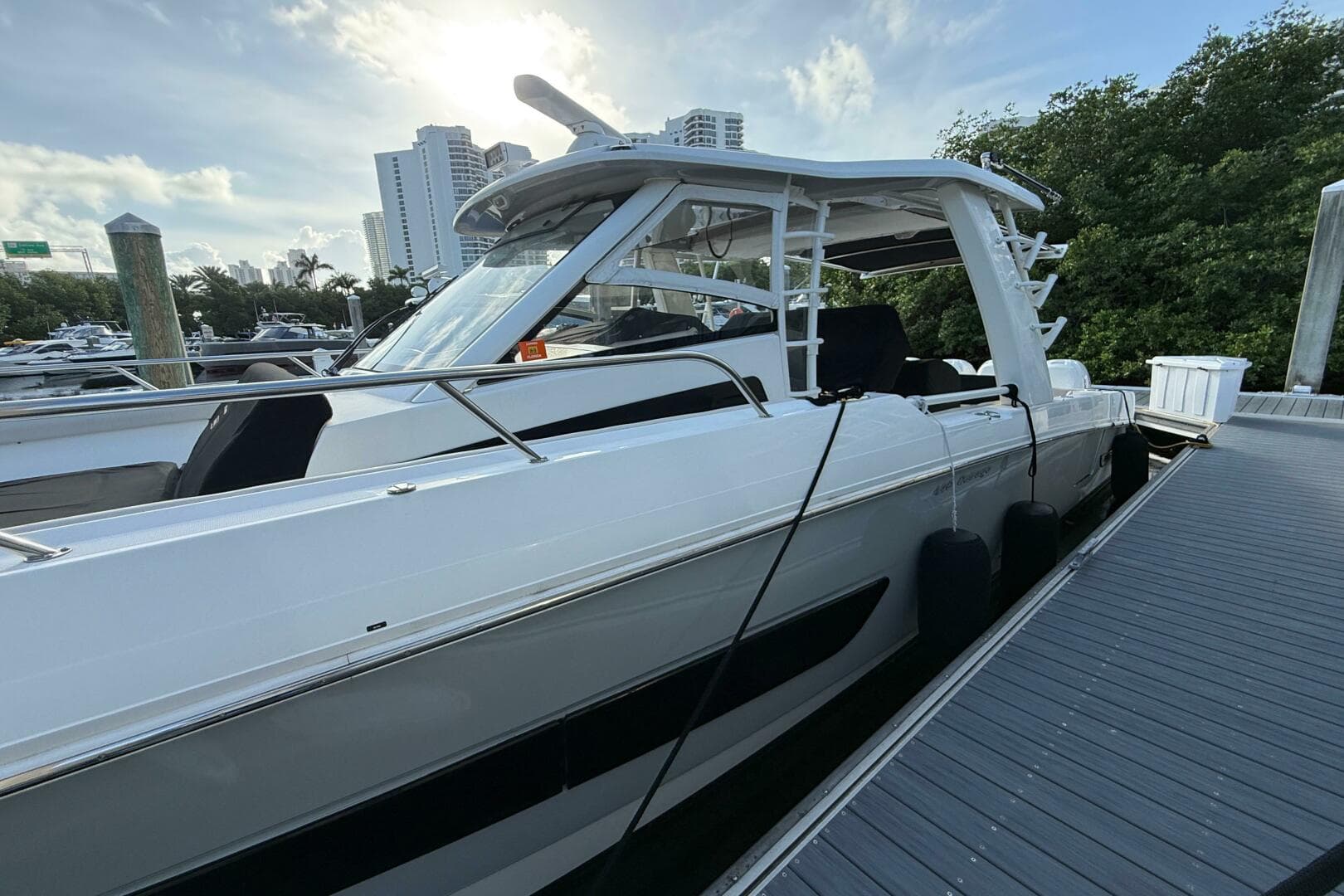 2020 Boston Whaler 420 Outrage — photo 5