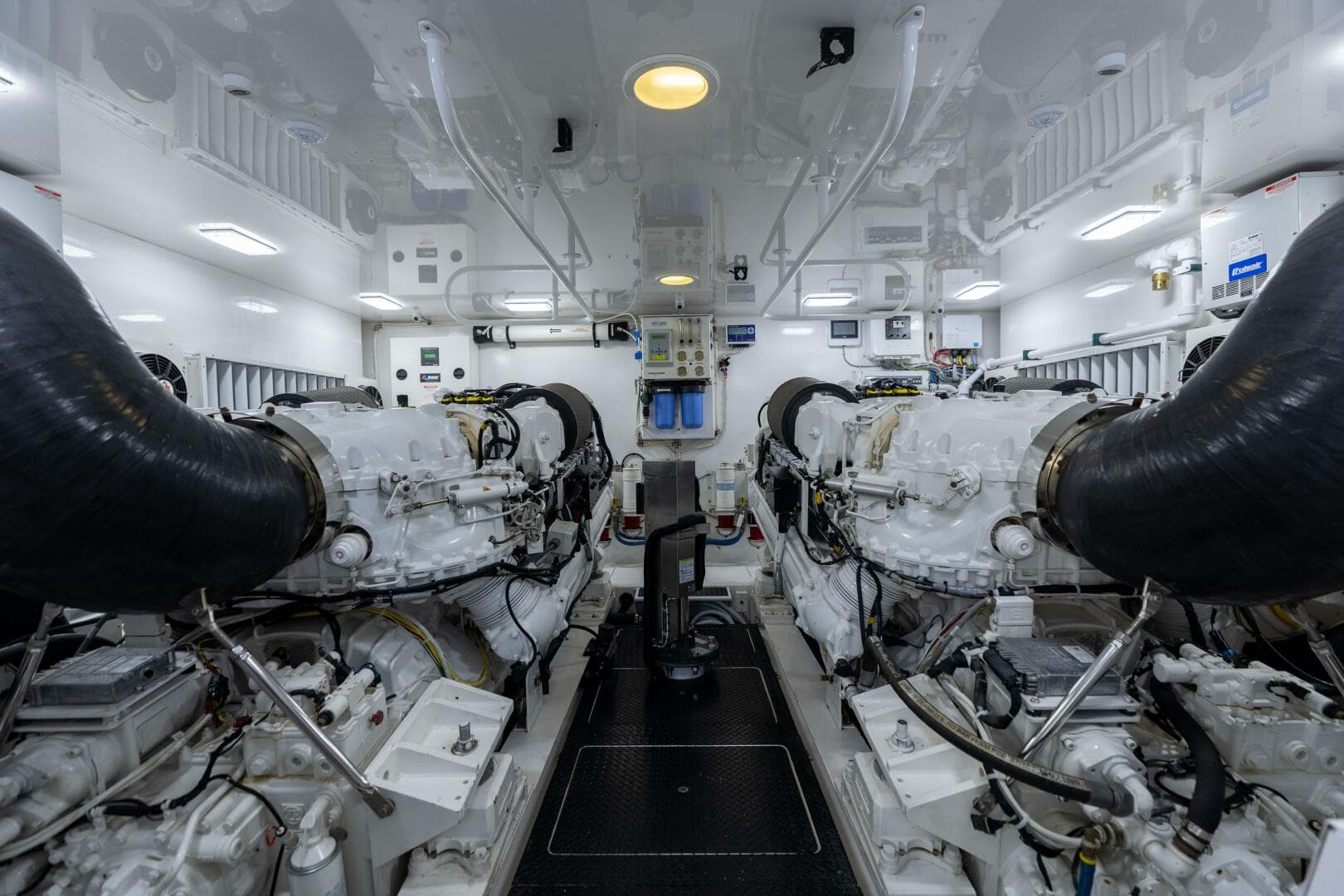 2013 Viking 76 Convertible — photo 82