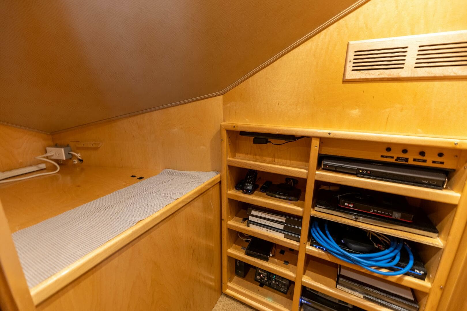 2013 Viking 76 Convertible — photo 22