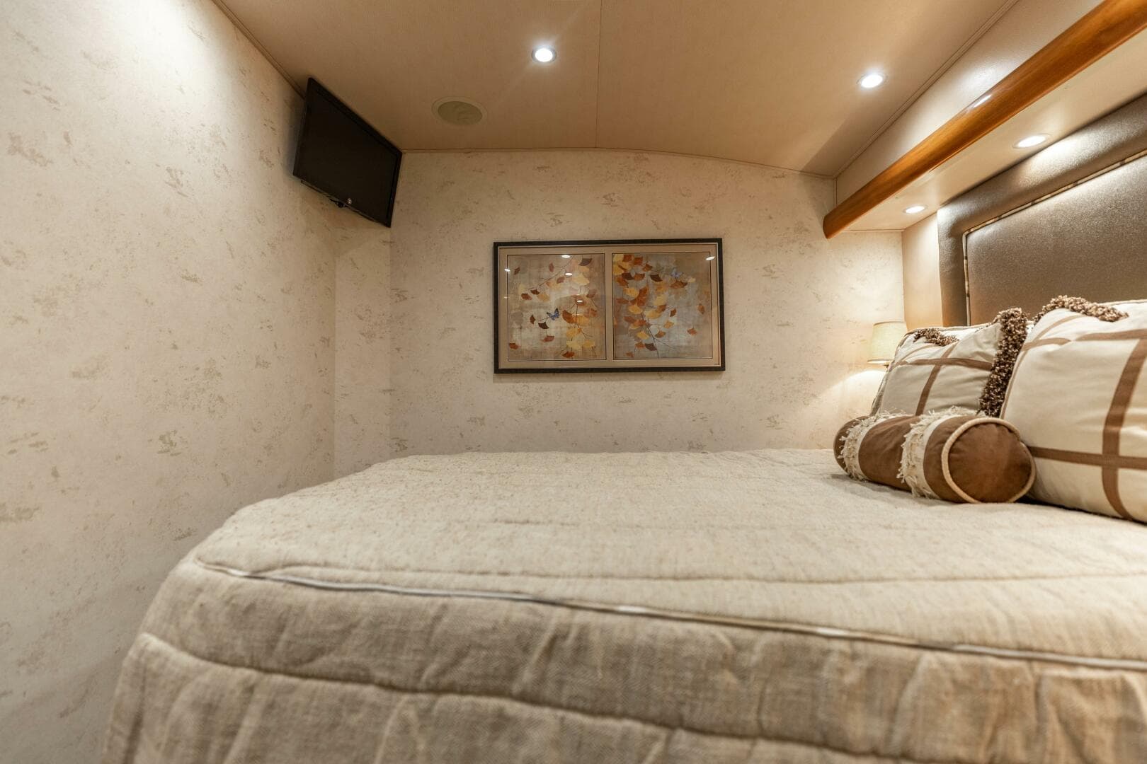 2013 Viking 76 Convertible — photo 38