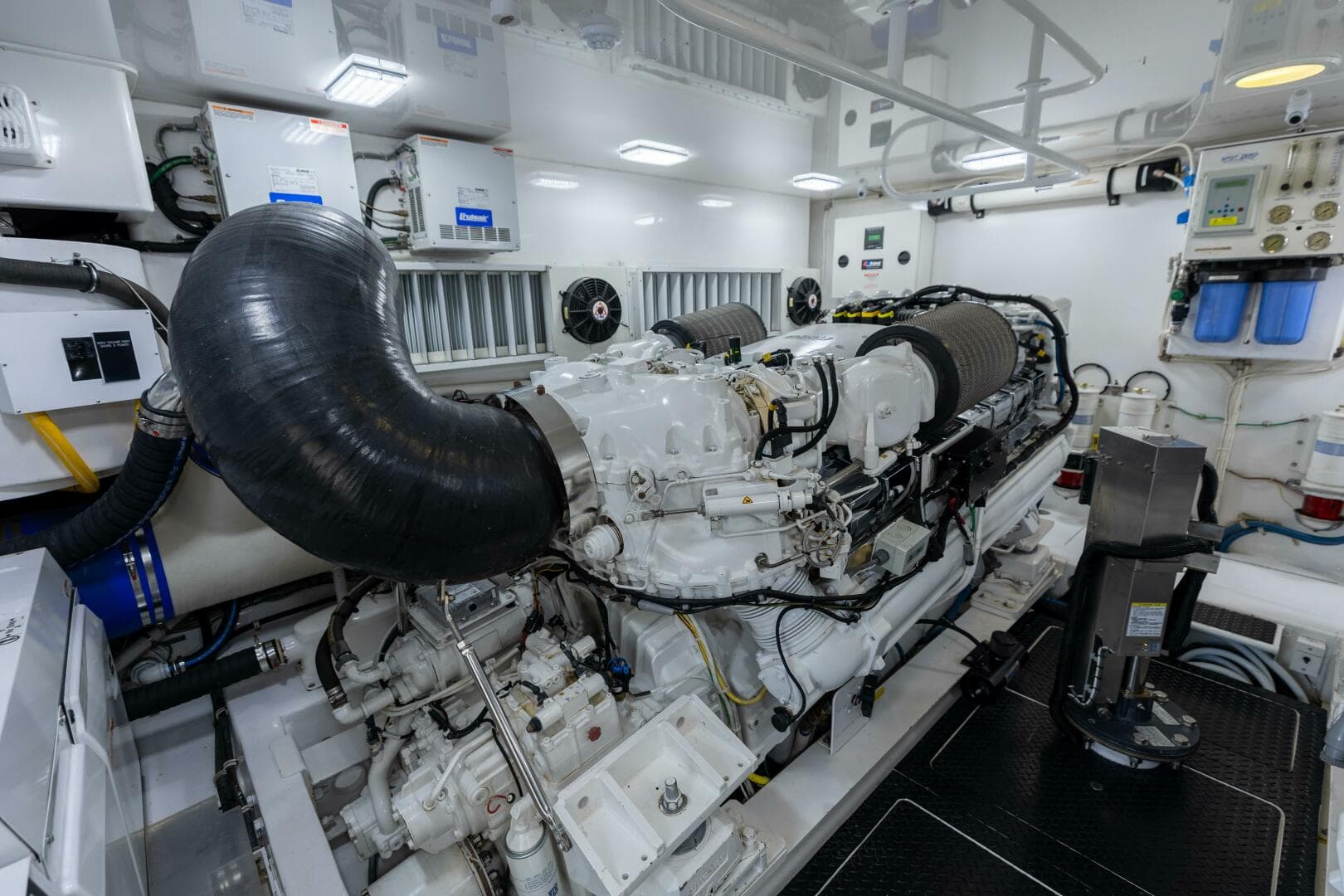 2013 Viking 76 Convertible — photo 83