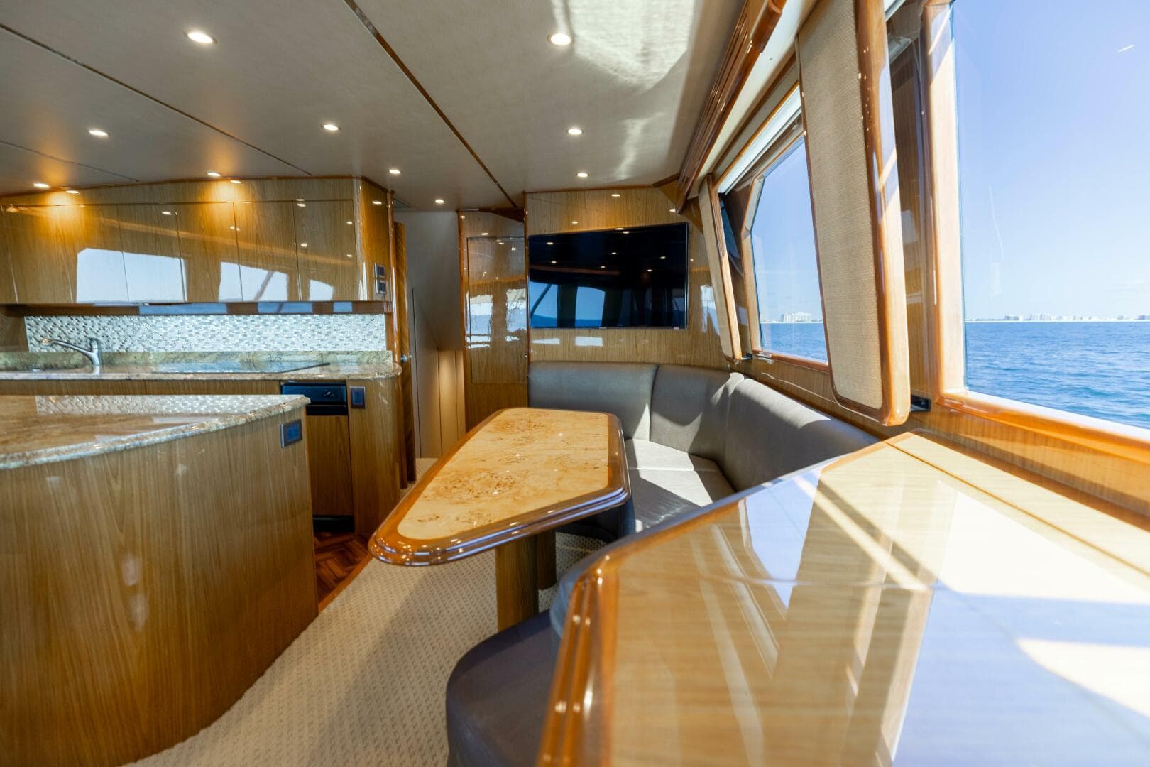 2013 Viking 76 Convertible — photo 17