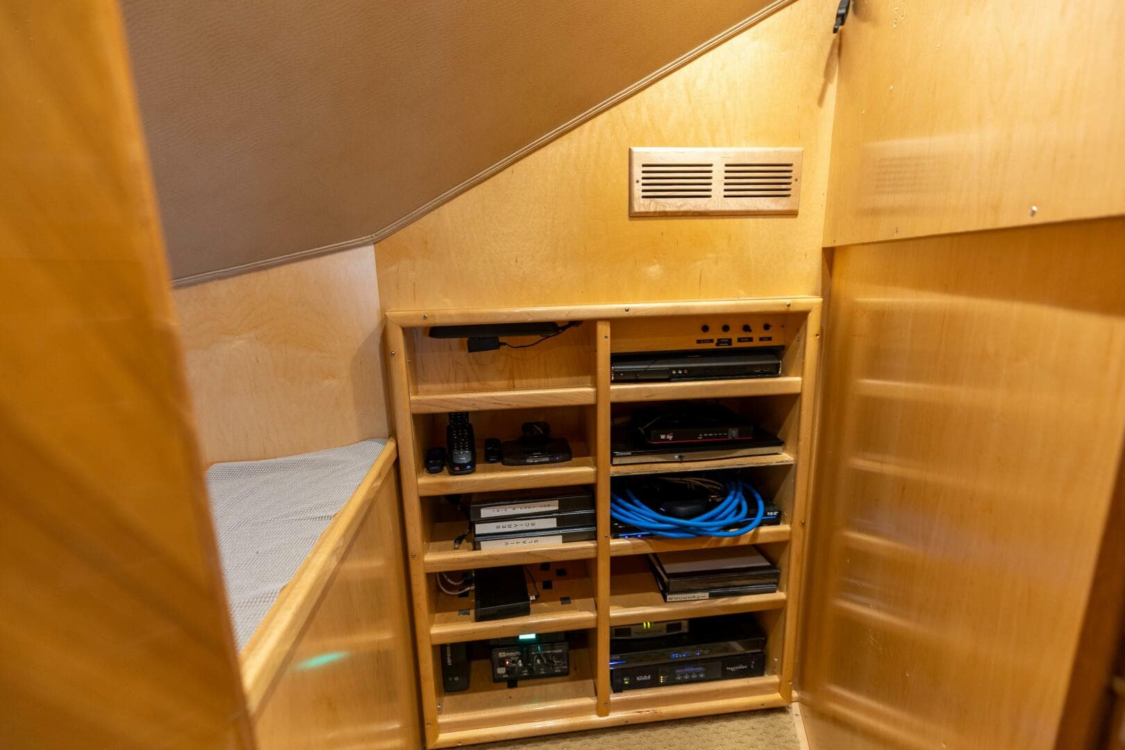 2013 Viking 76 Convertible — photo 21