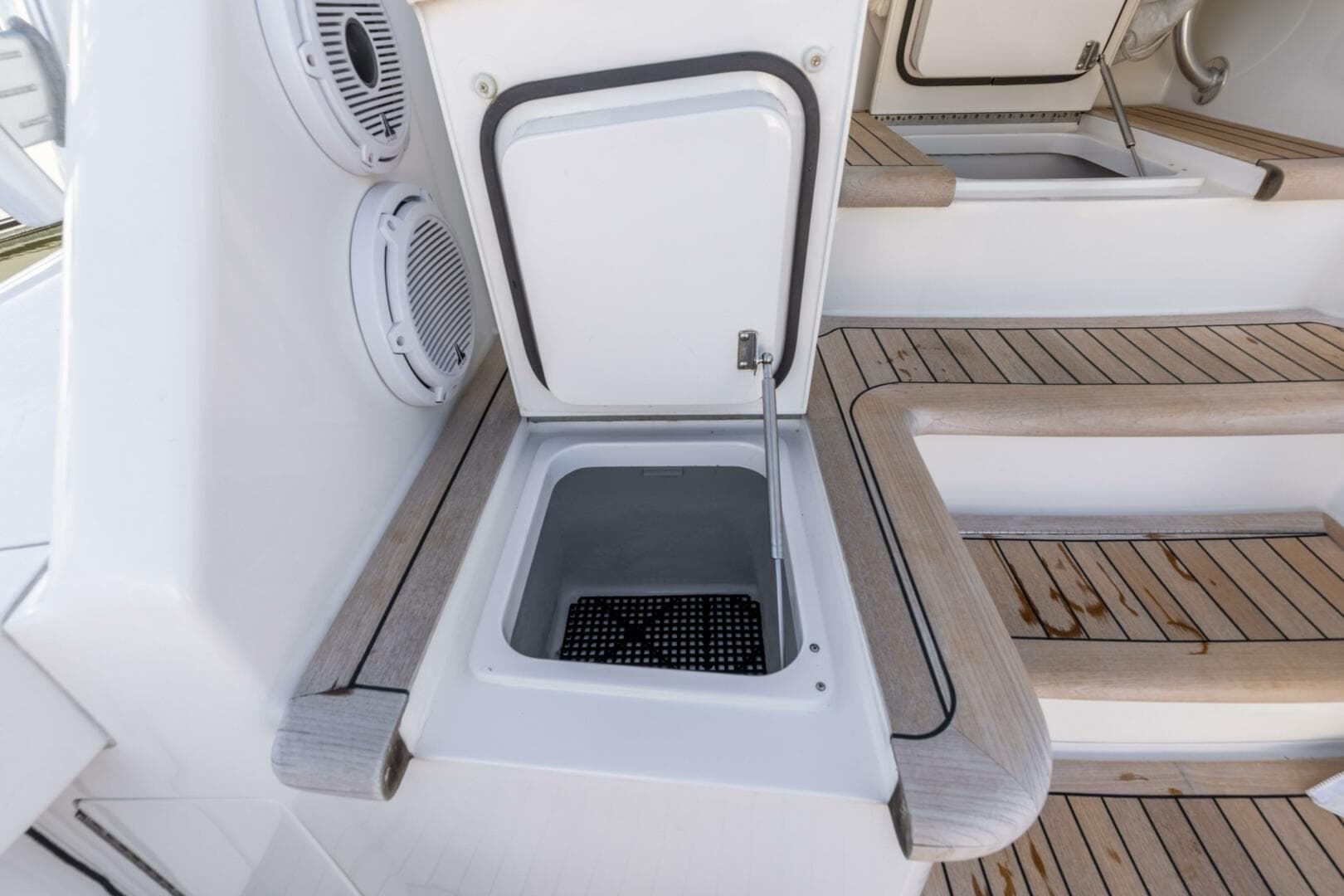 2013 Viking 76 Convertible — photo 77