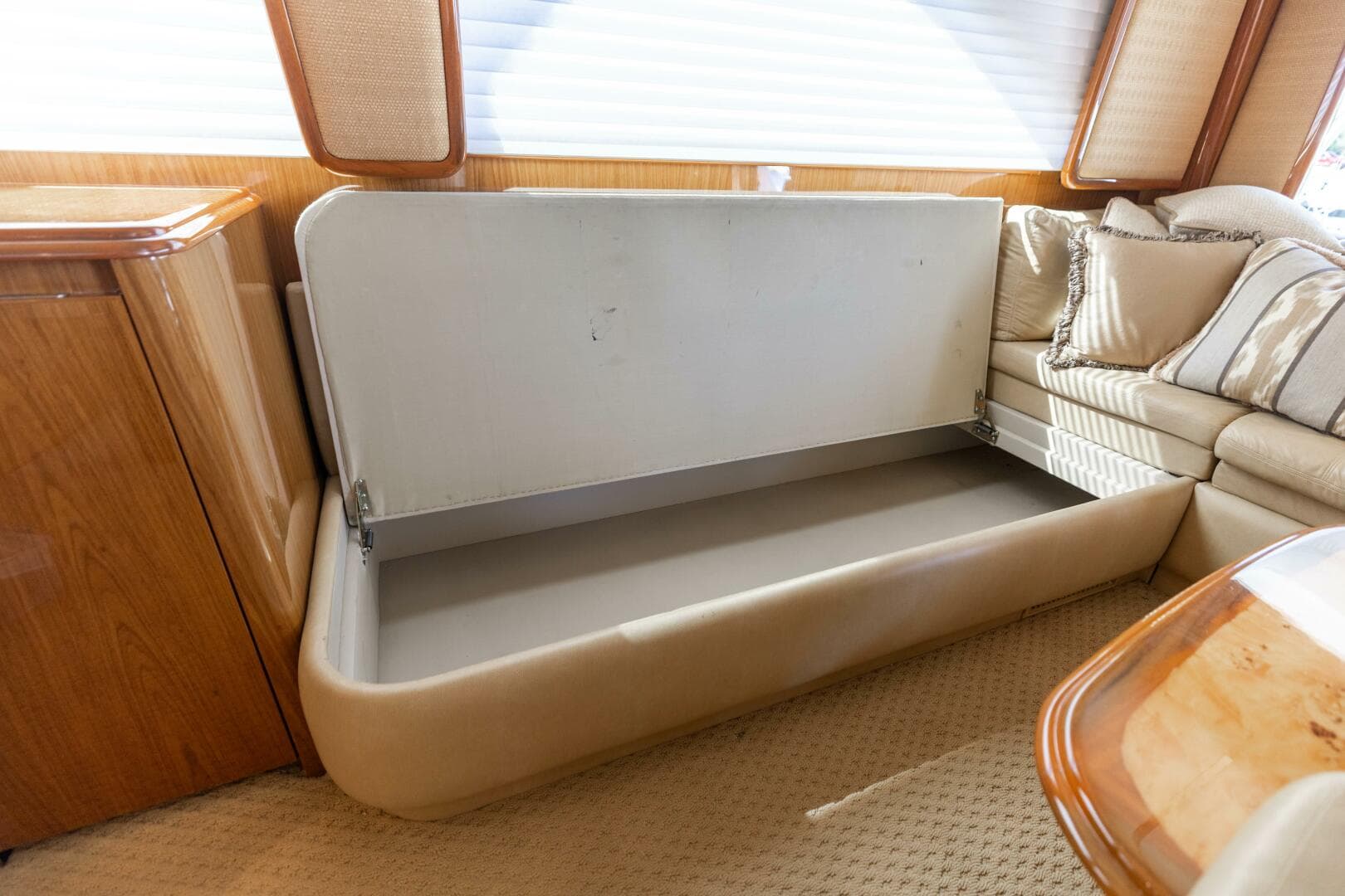 2013 Viking 76 Convertible — photo 9