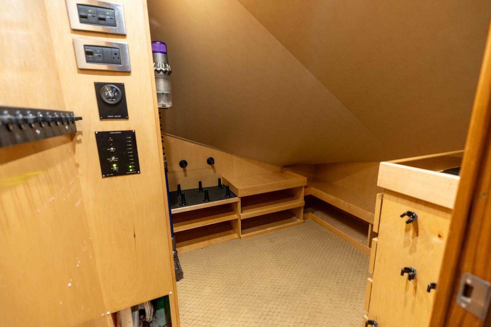 2013 Viking 76 Convertible — photo 23