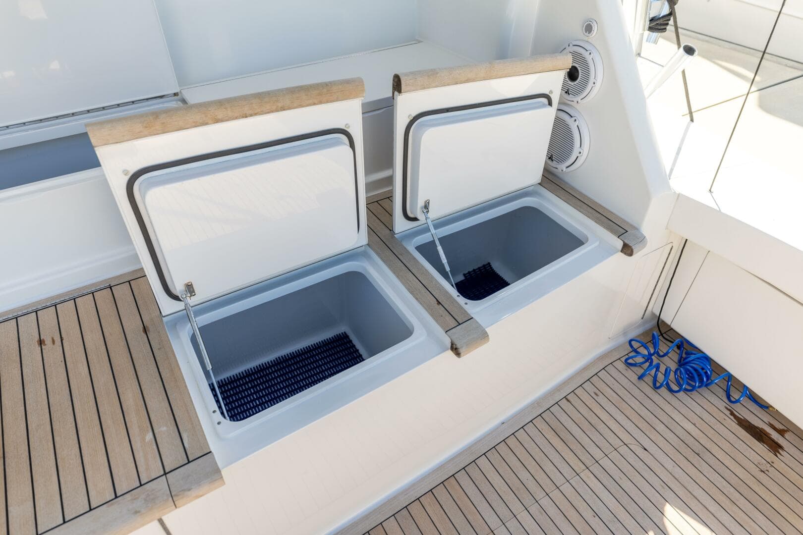 2013 Viking 76 Convertible — photo 74