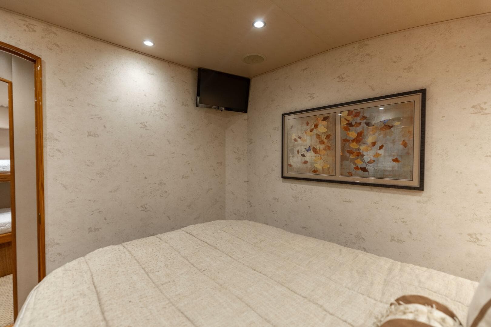 2013 Viking 76 Convertible — photo 40