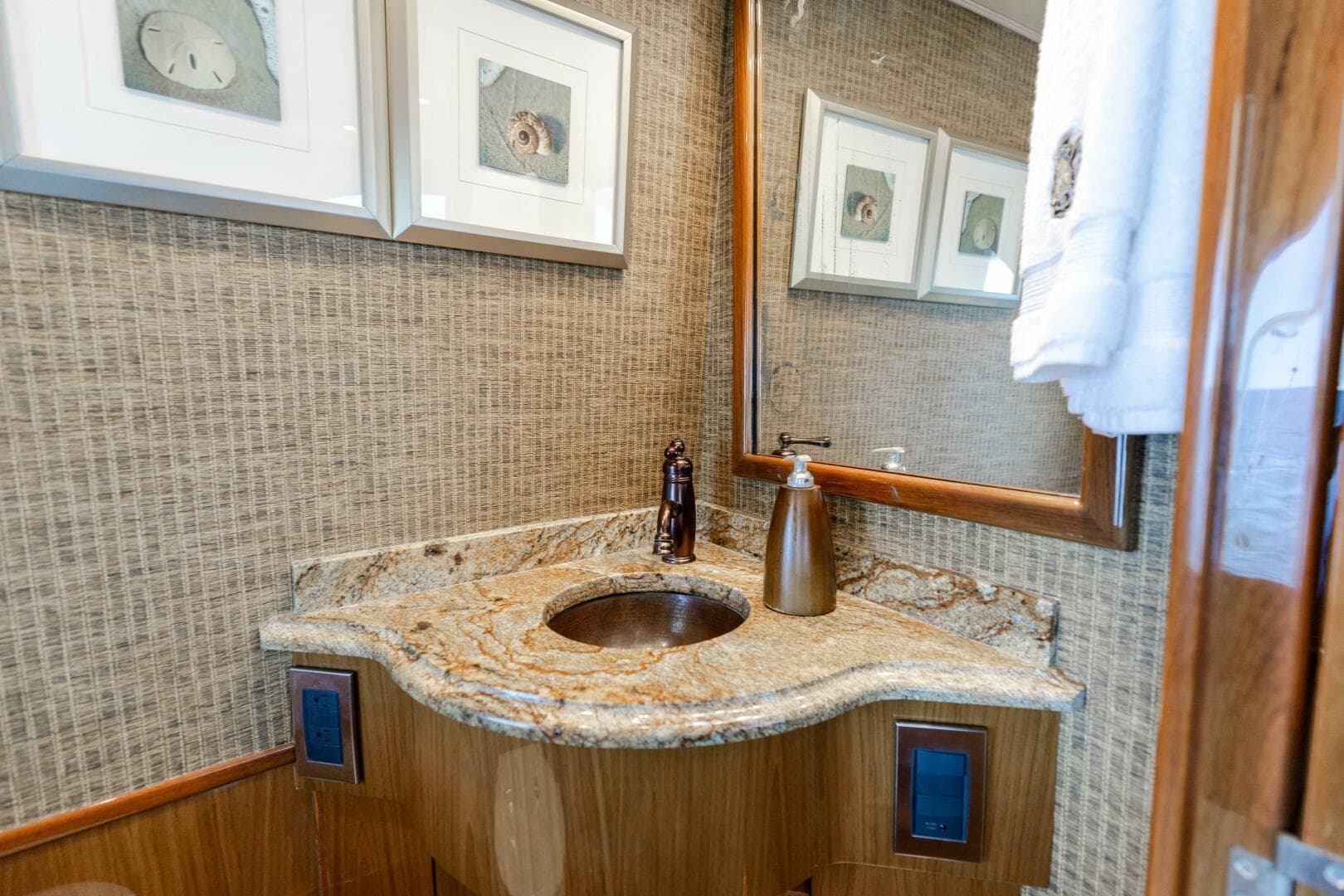 2013 Viking 76 Convertible — photo 16