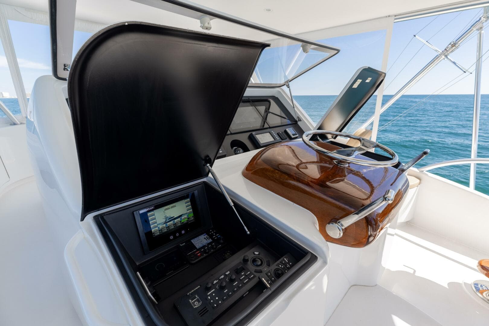 2013 Viking 76 Convertible — photo 54