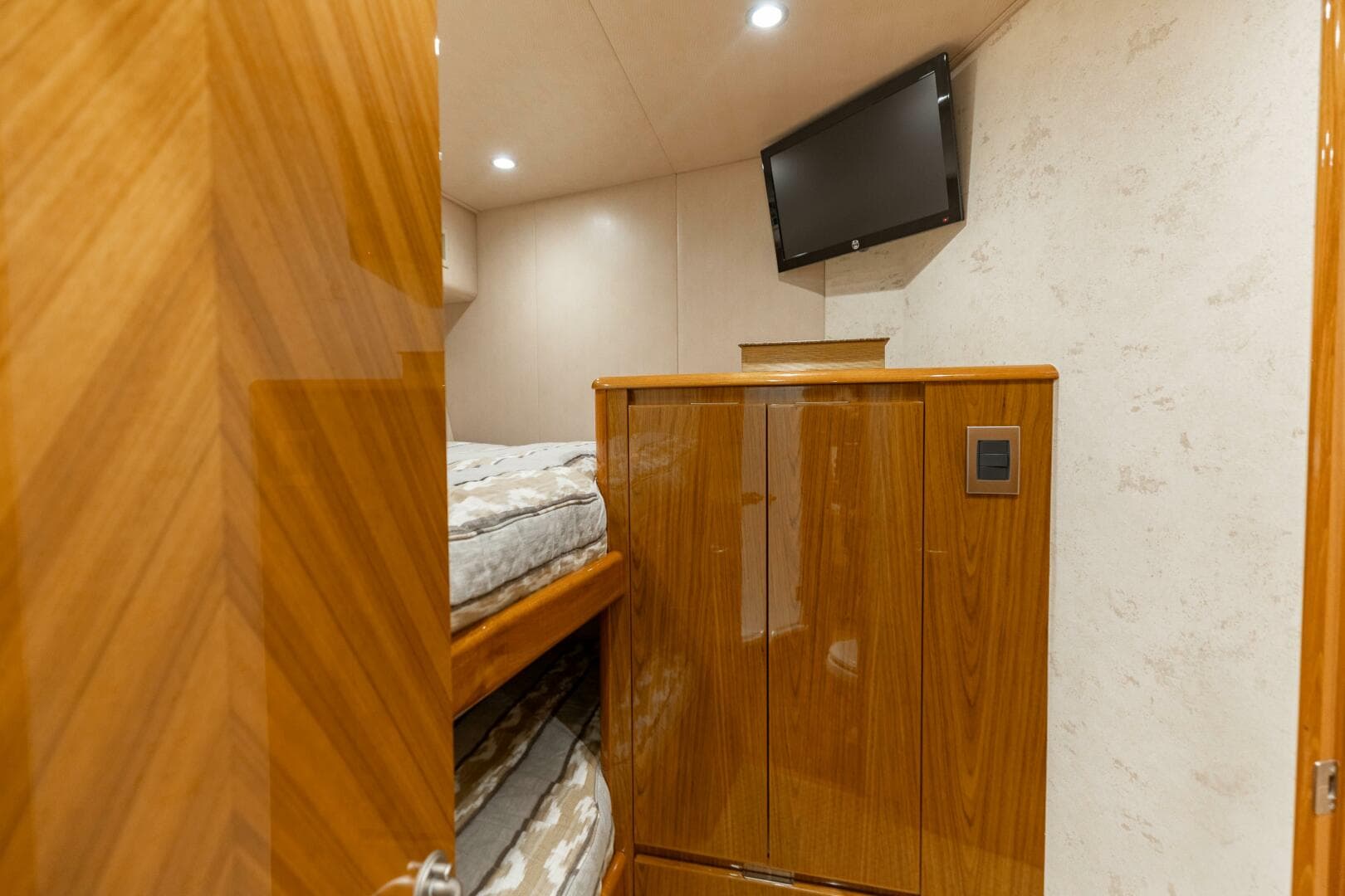 2013 Viking 76 Convertible — photo 51