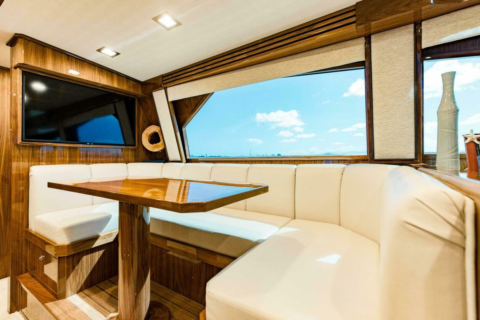 2020 Viking 72 Enclosed Bridge — photo 7