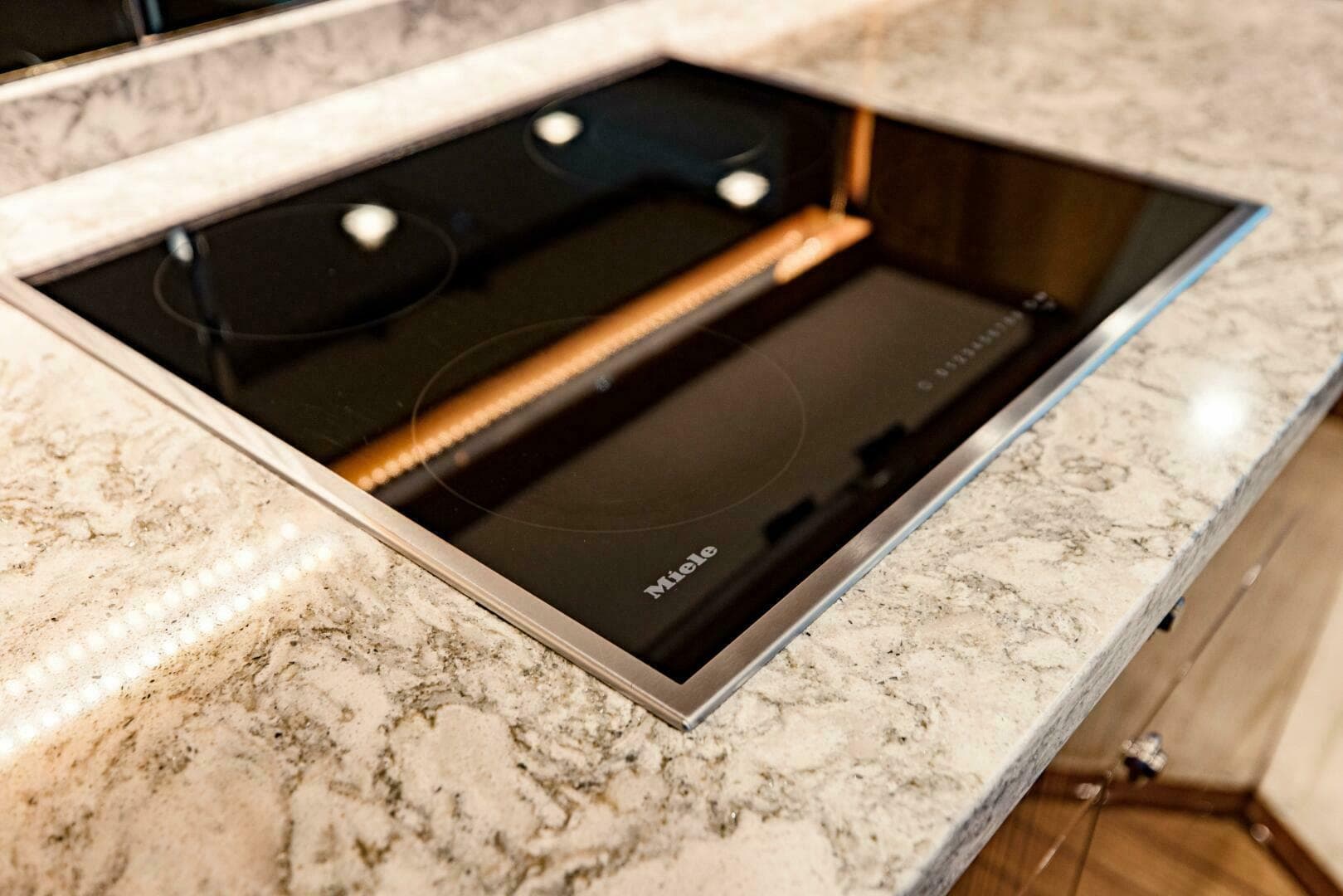 2020 Viking 72 Enclosed Bridge — photo 13