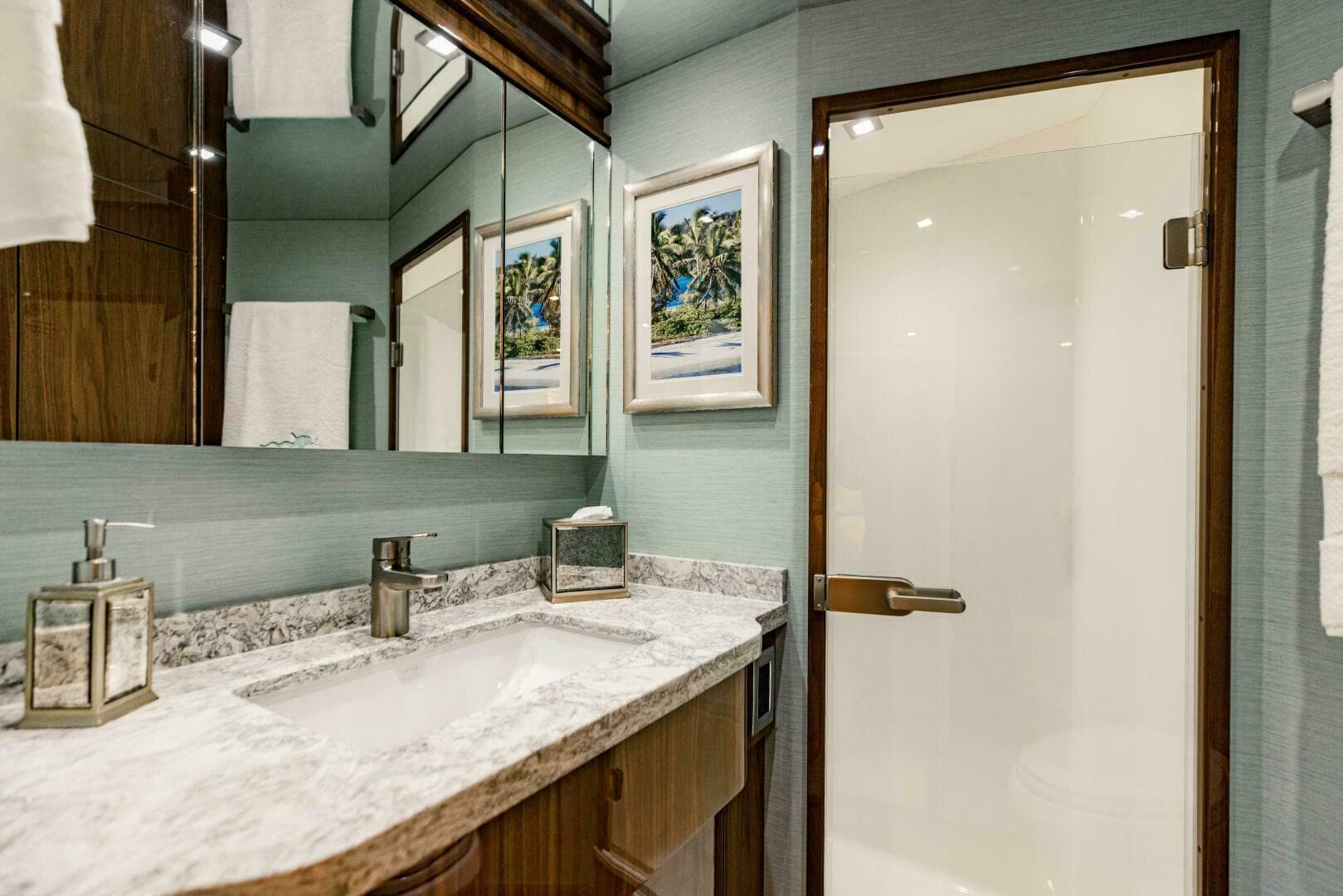 2020 Viking 72 Enclosed Bridge — photo 19