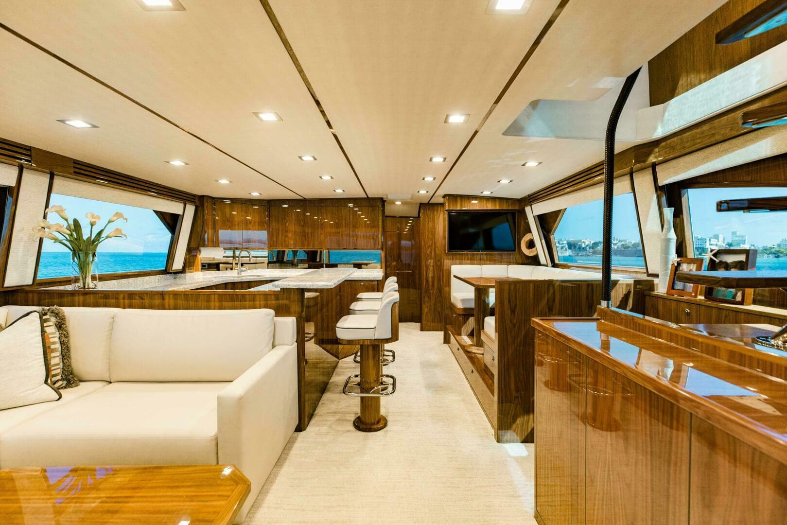 2020 Viking 72 Enclosed Bridge — photo 5