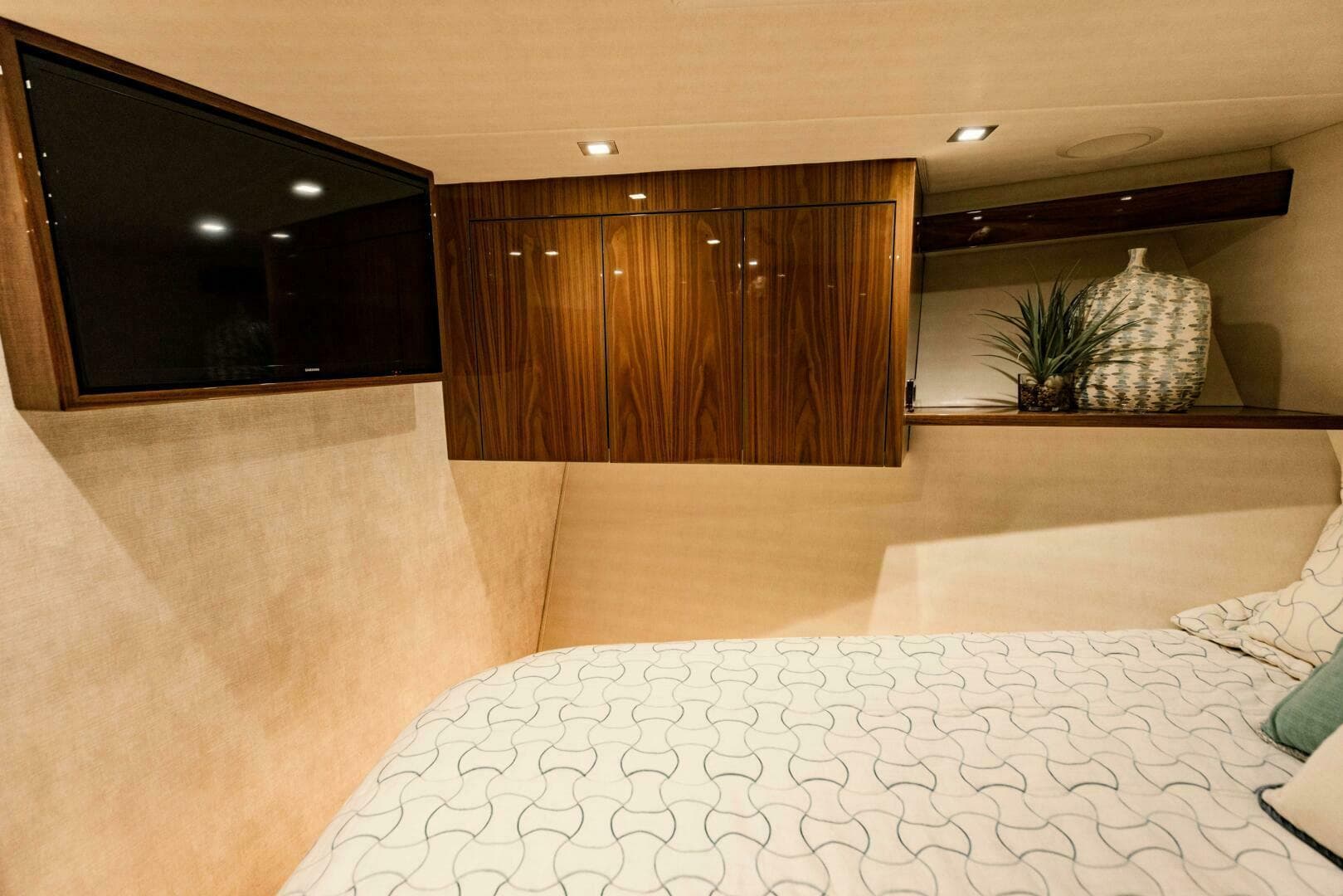 2020 Viking 72 Enclosed Bridge — photo 24